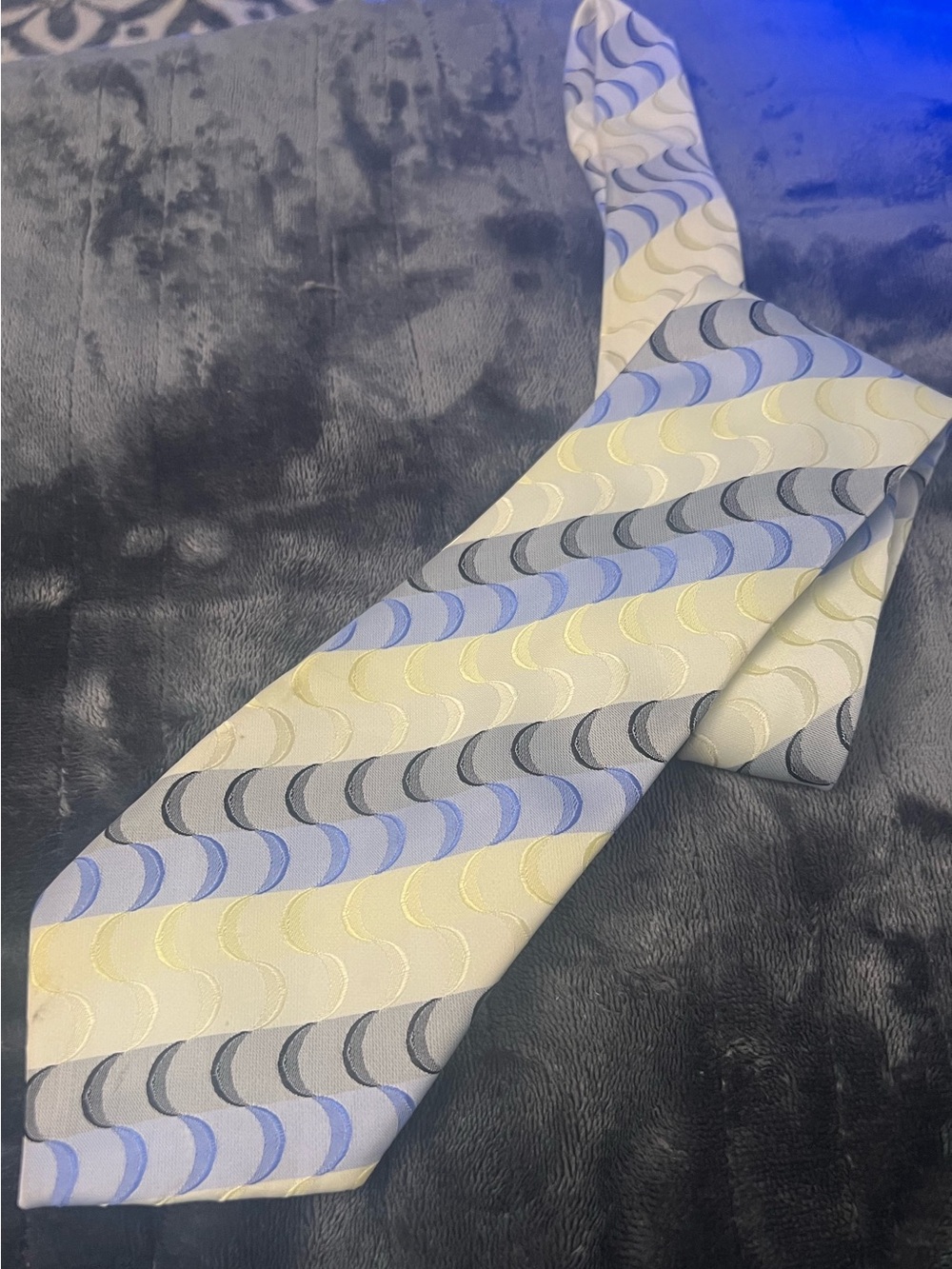 Men's Light Blue and Gray Wave Pattern Tie